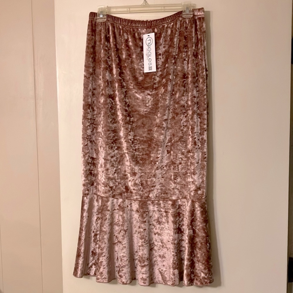 Nuggles soft velvet skirt size L NWT